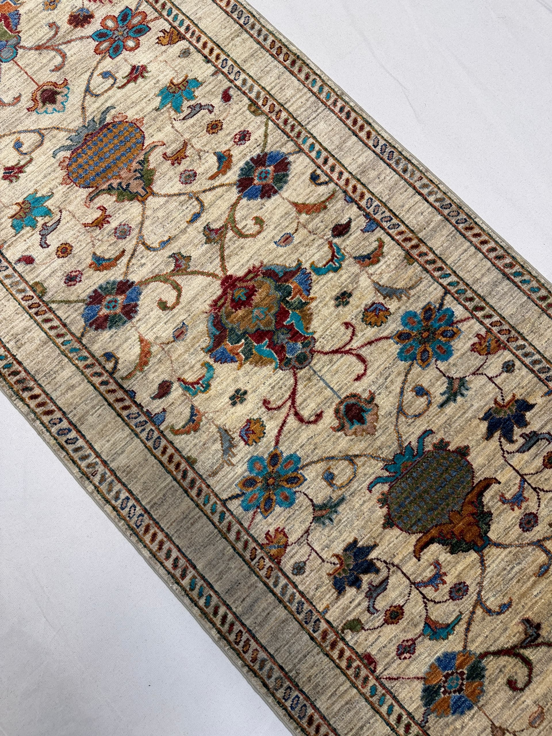 Ivory Sultani Hand-Knotted Wool Runner — Detail