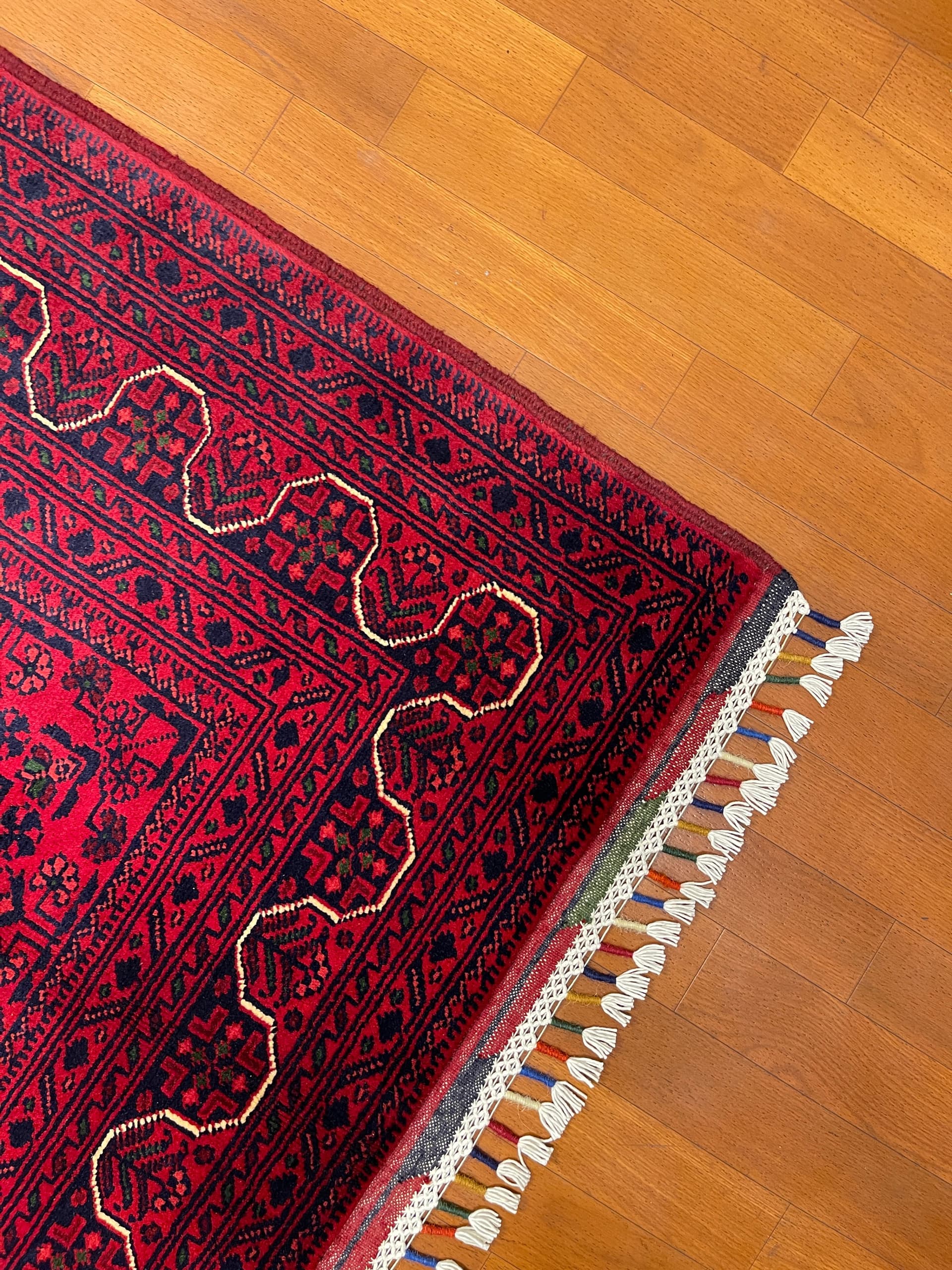 Red Khamyab Hand-Knotted Wool Rug — Detail