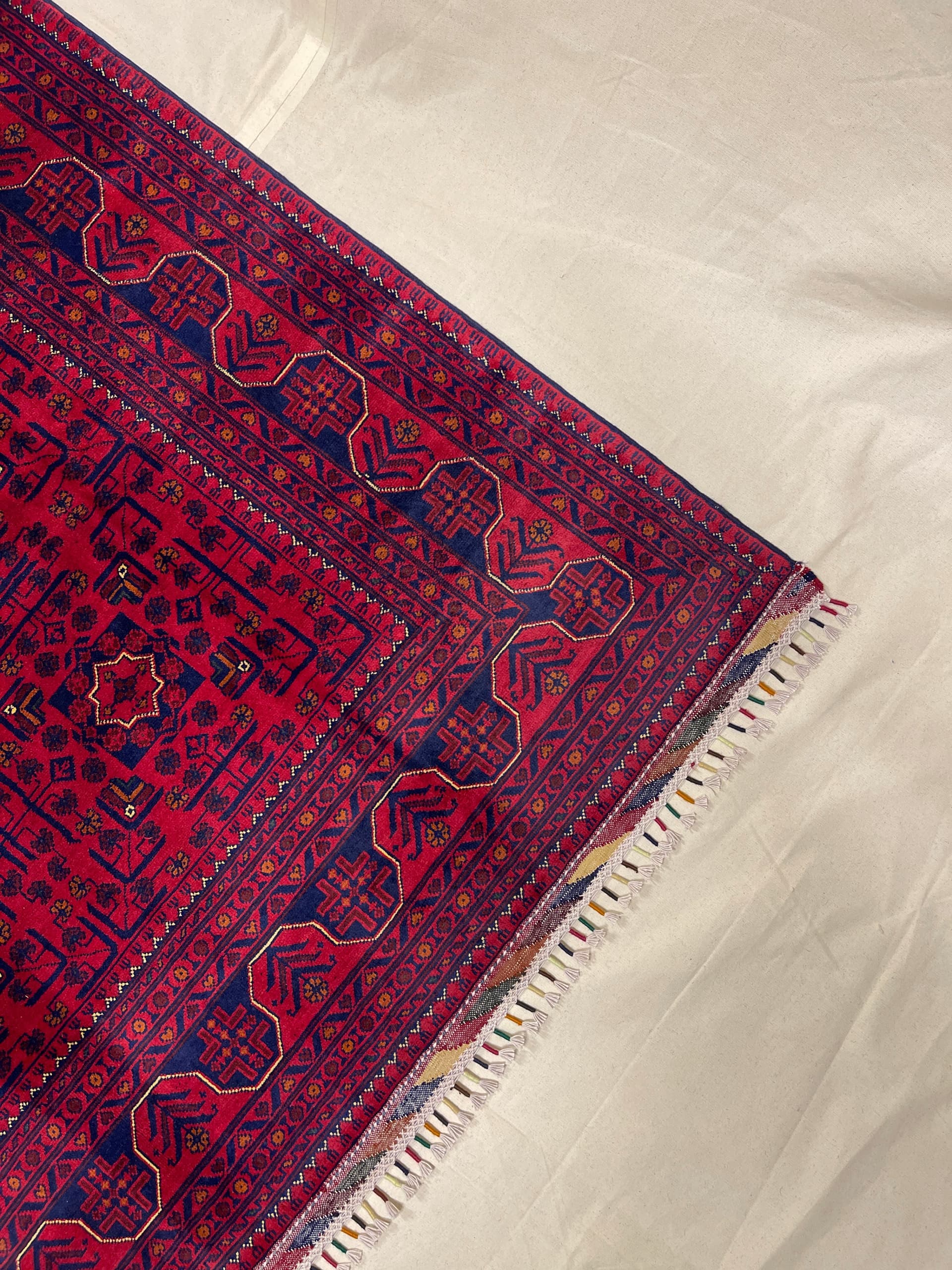 Red Khamyab Hand-Knotted Wool Rug — Detail