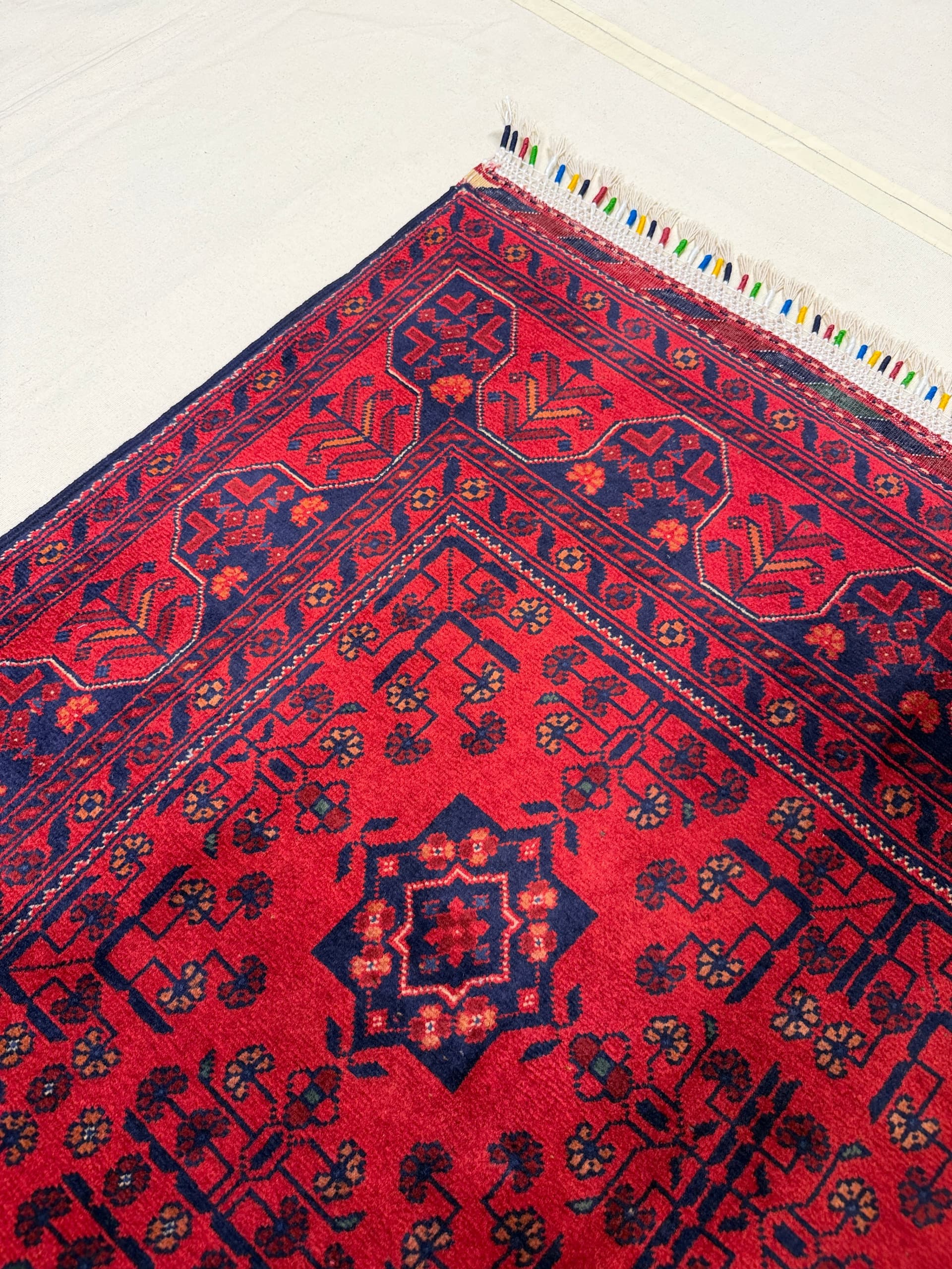 Red Khamyab Hand-Knotted Wool Rug — Detail